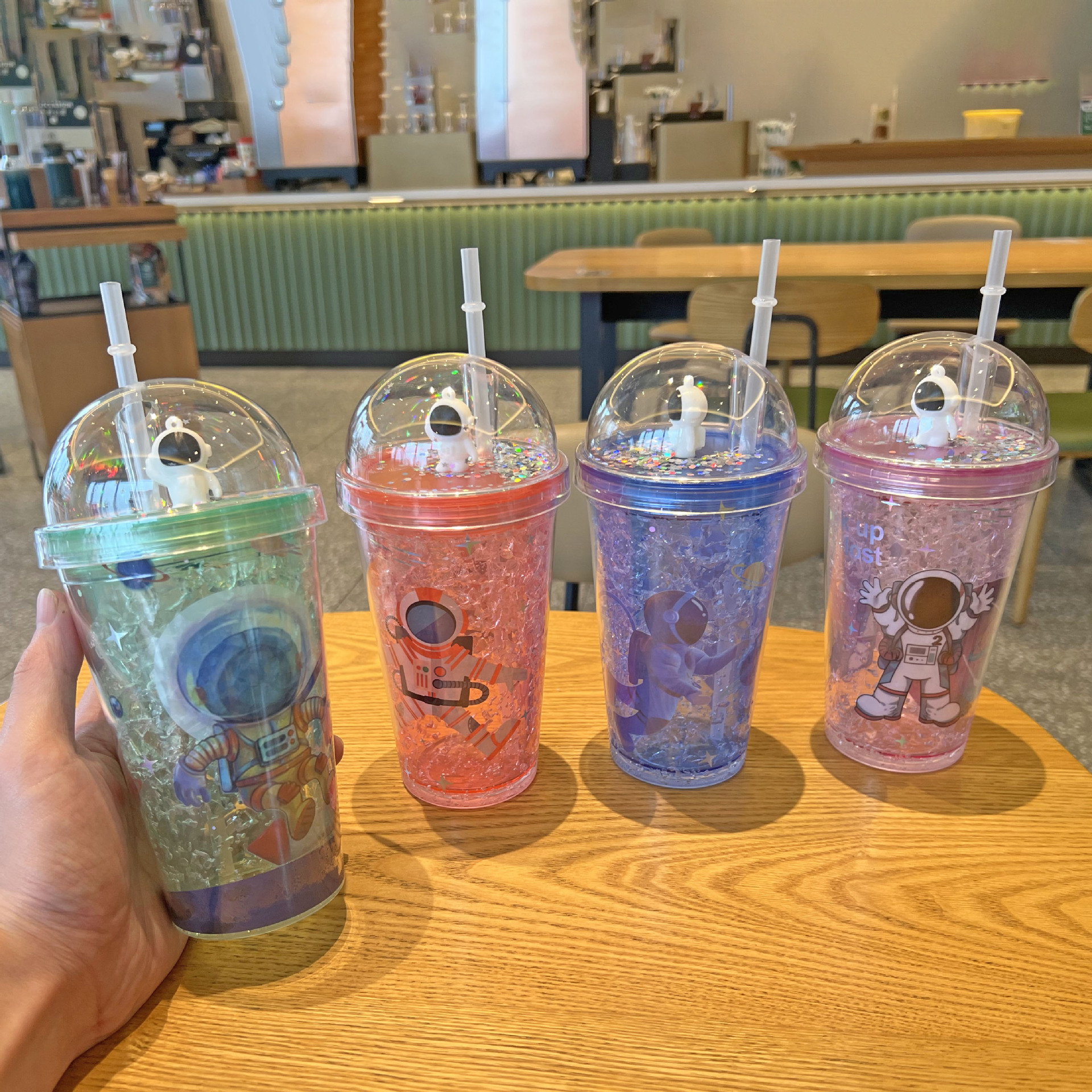 外贸新款宇航员系列水杯批发微景观卡通双层塑料吸管杯冰杯塑料杯详情5