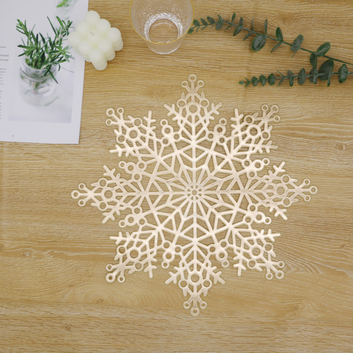 雪花PVC餐桌垫西餐垫隔热垫厨房垫子圣诞节主题烫金缕空餐桌垫详情4