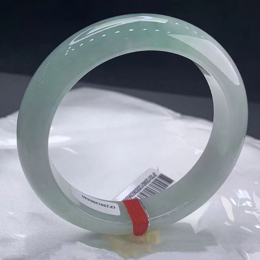 缅甸天然翡翠手镯冰种玉手镯浅绿飘花玉镯子女款飘绿正圈玉石手镯详情5