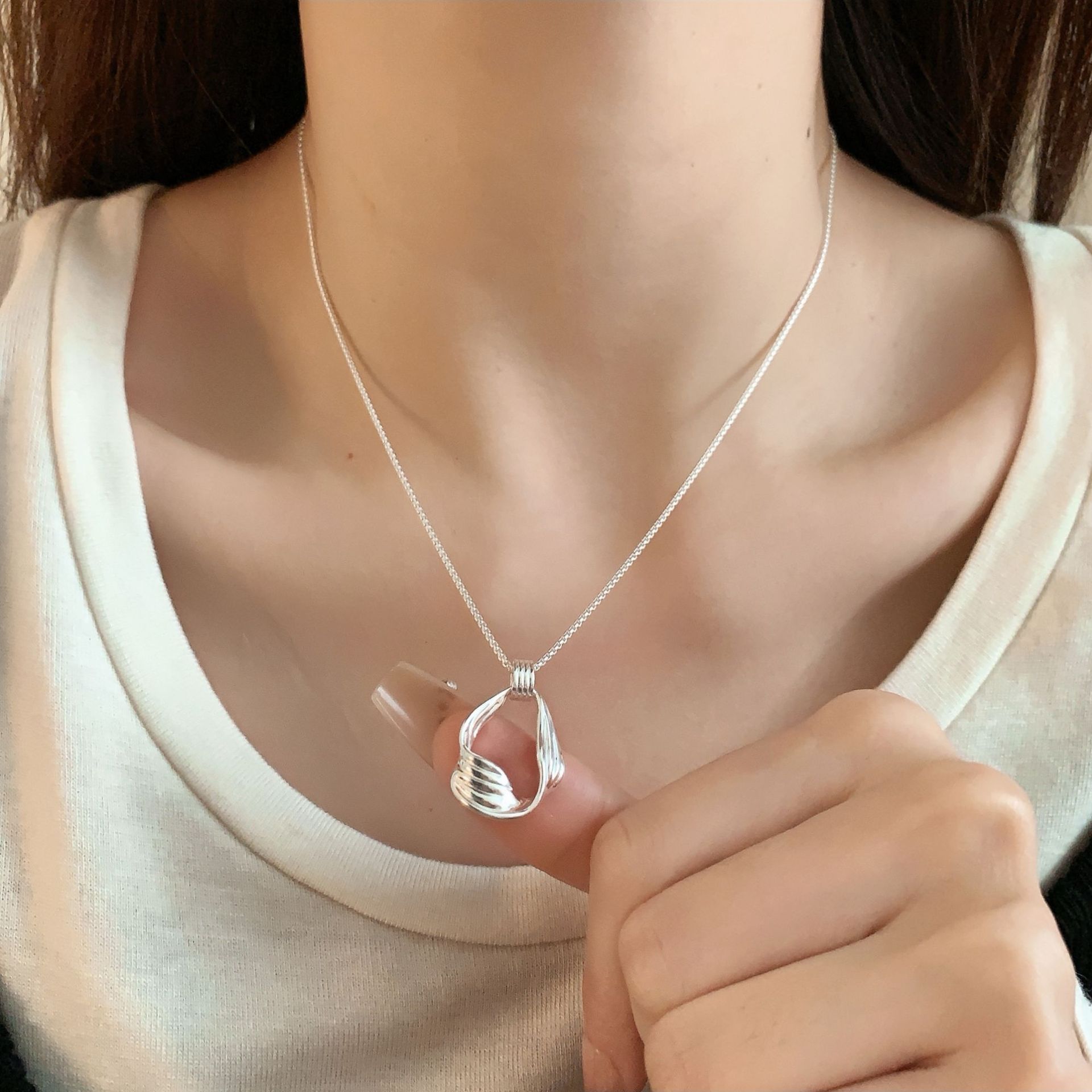 French twist 12.31 multi-layer circle necklace for women, s925 sterling silver ins design, high-end and elegant, collarbone chain, cold style pic 3