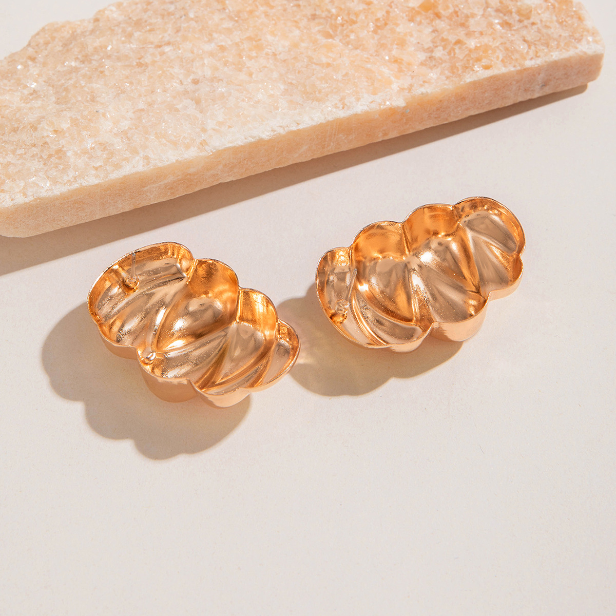 欧美跨境金色八字麻花大水滴铁质耳环设计感几何方形扭纹耳坠耳饰详情6