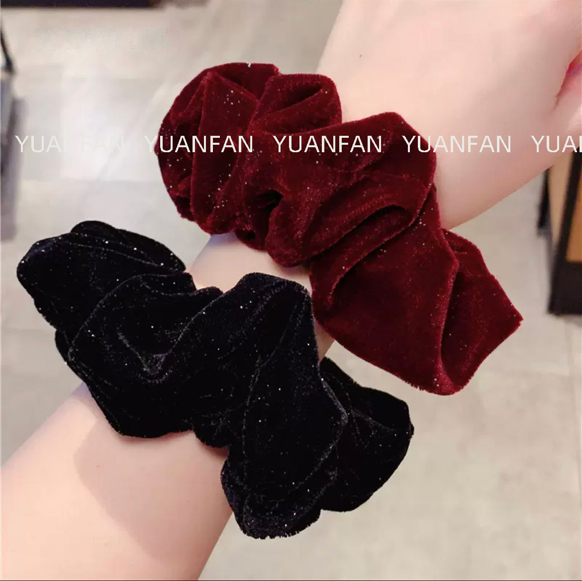 Autumn and winter glittering velvet large intestine hair band, high-end and elegant velvet band, starry sky hair tie, hair accessory pic 1