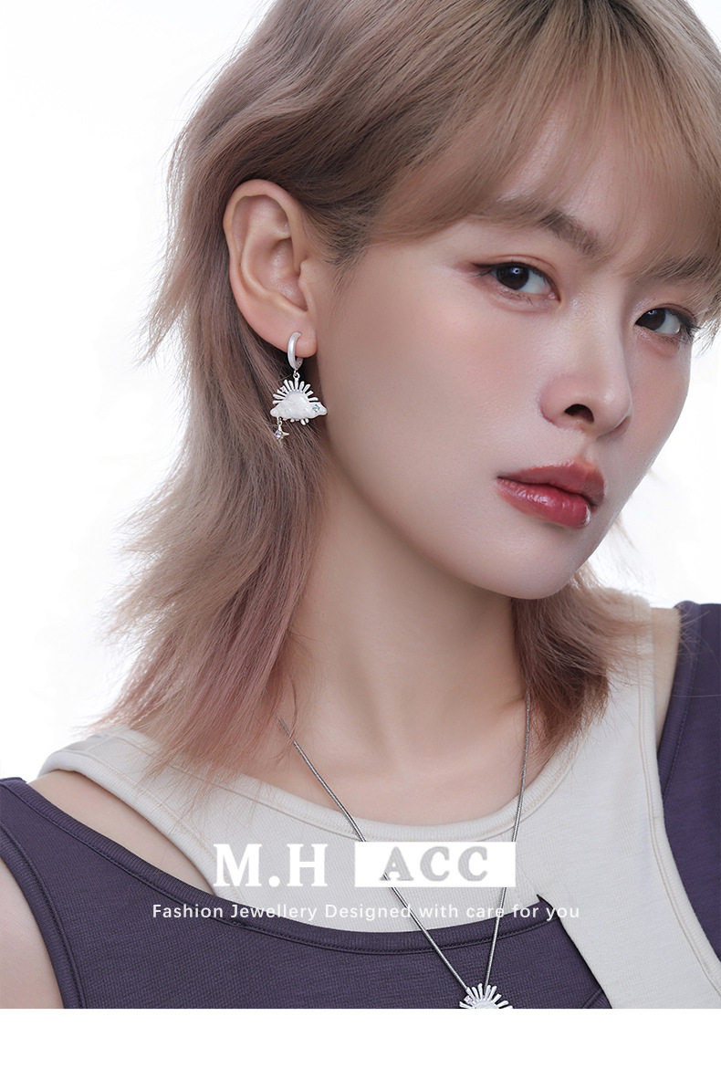 Cloud Gap Flying Crane Stud Earrings, a unique and versatile design with a high-end feel for women in an Instagram style. Original cloud earrings, 925 silver needle earrings pic 4