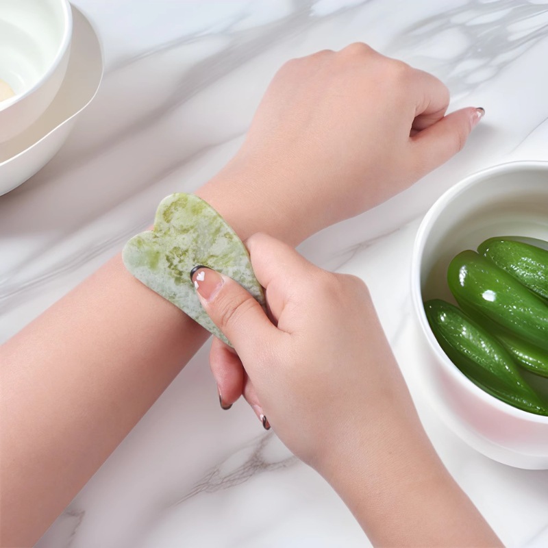 翠绿玉石刮痧板脸部颈部全身按摩刮痧居家日用美容护肤按摩工具详情10