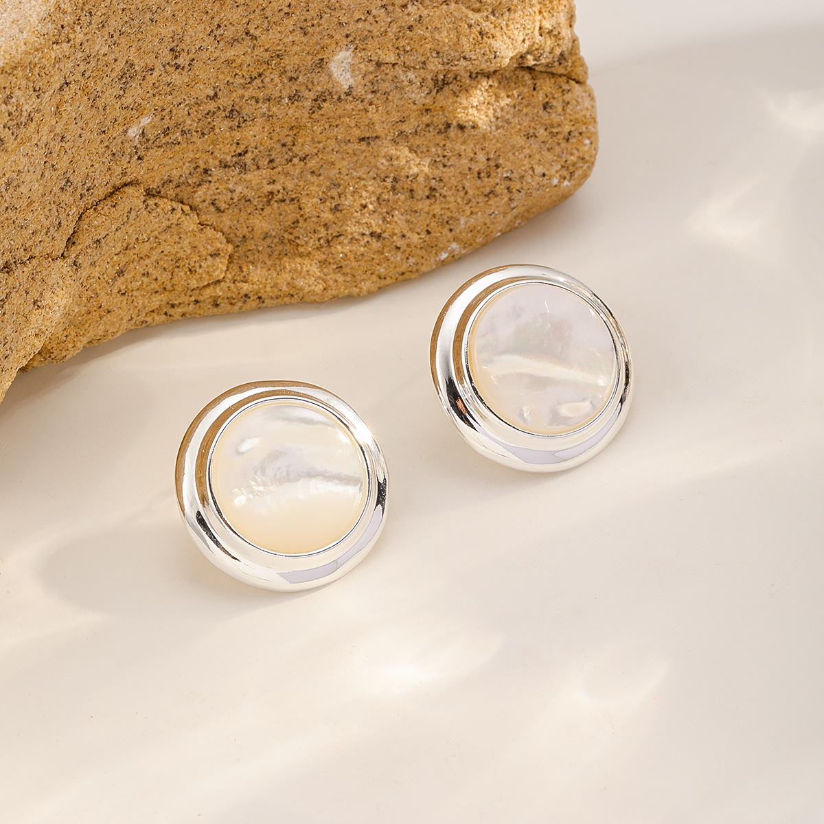 Nasha Cross-border exclusive natural shell stud earrings, a niche and high-end look with a cold style, European and American earrings, versatile daily earrings pic 9