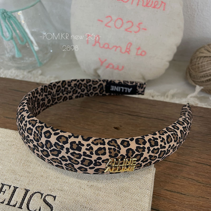 Christmas style phoenix crown and red robe headband headwear. The headband material is fashionable and versatile. The headband accessory is a novel design for girls and adults pic 9