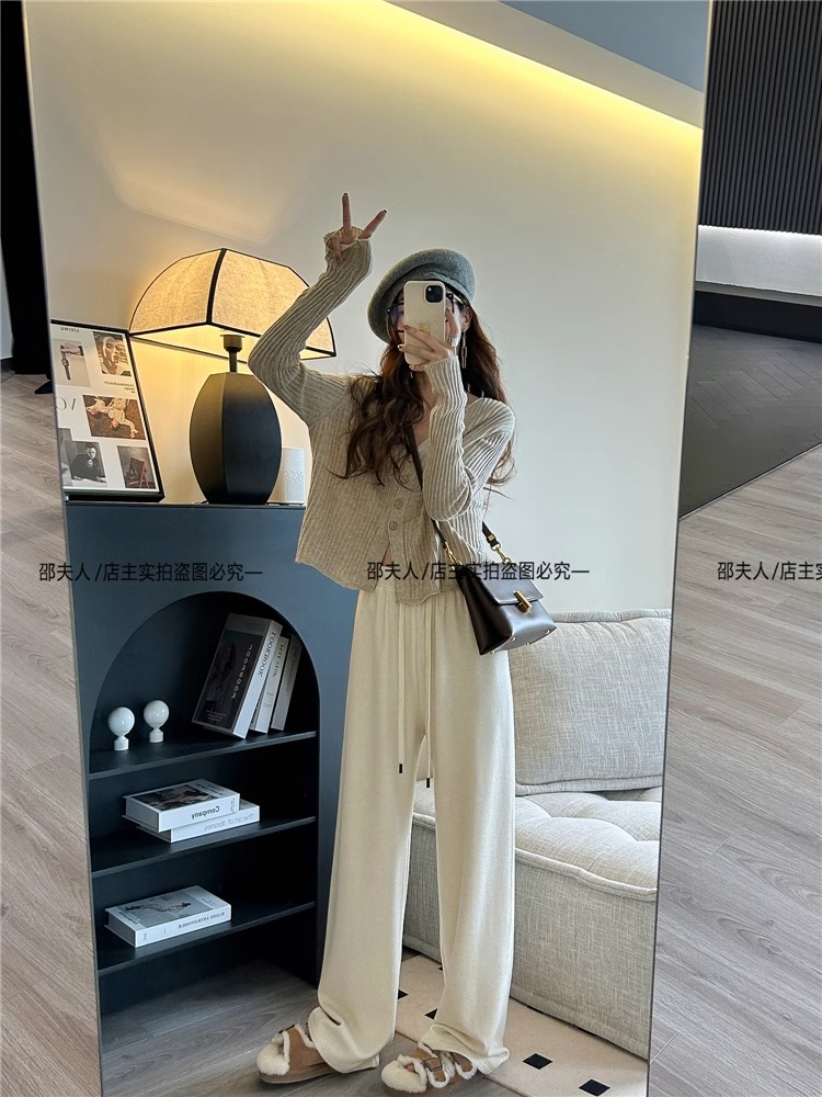 2024年新款女装秋季韩版薄款V领长袖针织开衫 宽松显瘦短款外穿上衣 女装加工精致时尚详情14