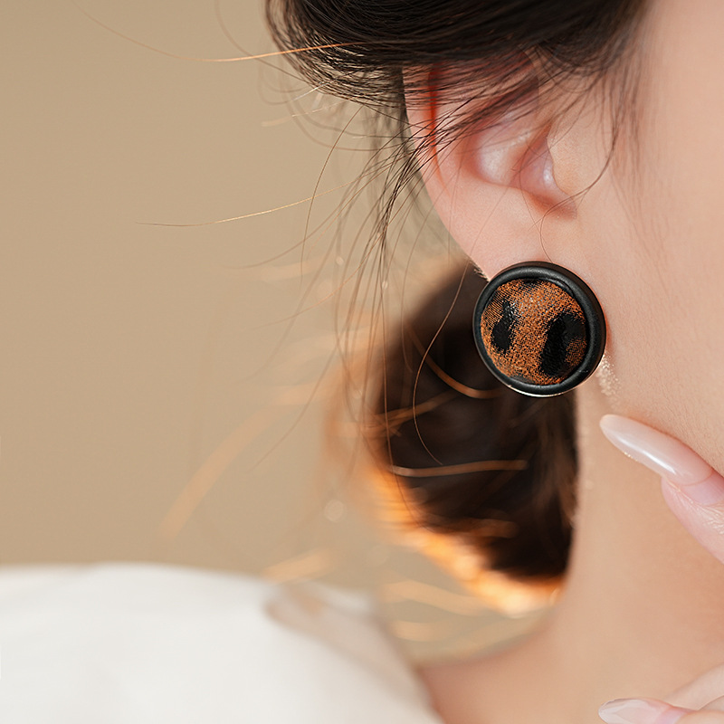 银针跨境复古皮革豹纹圆形耳钉欧美潮流高级感耳环时尚美拉德耳饰详情6