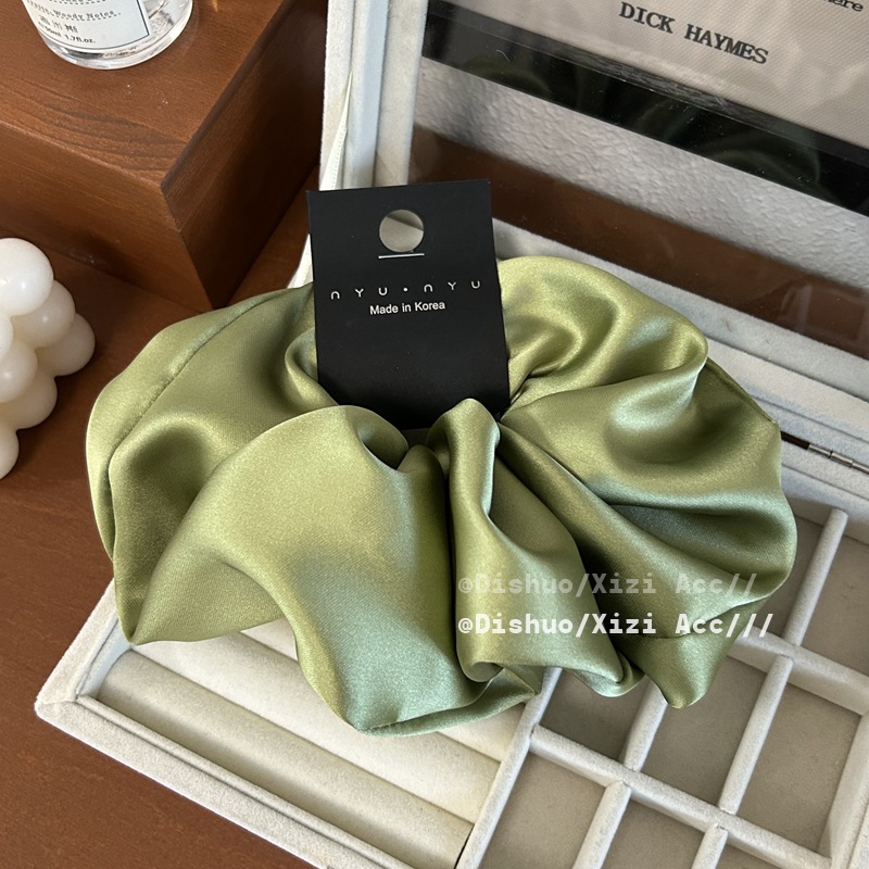High-quality, retro large intestine hair band with a large 18cm diameter satin finish, exuding a fashionable and high-end vibe. Large intestine hair band headband pic 15