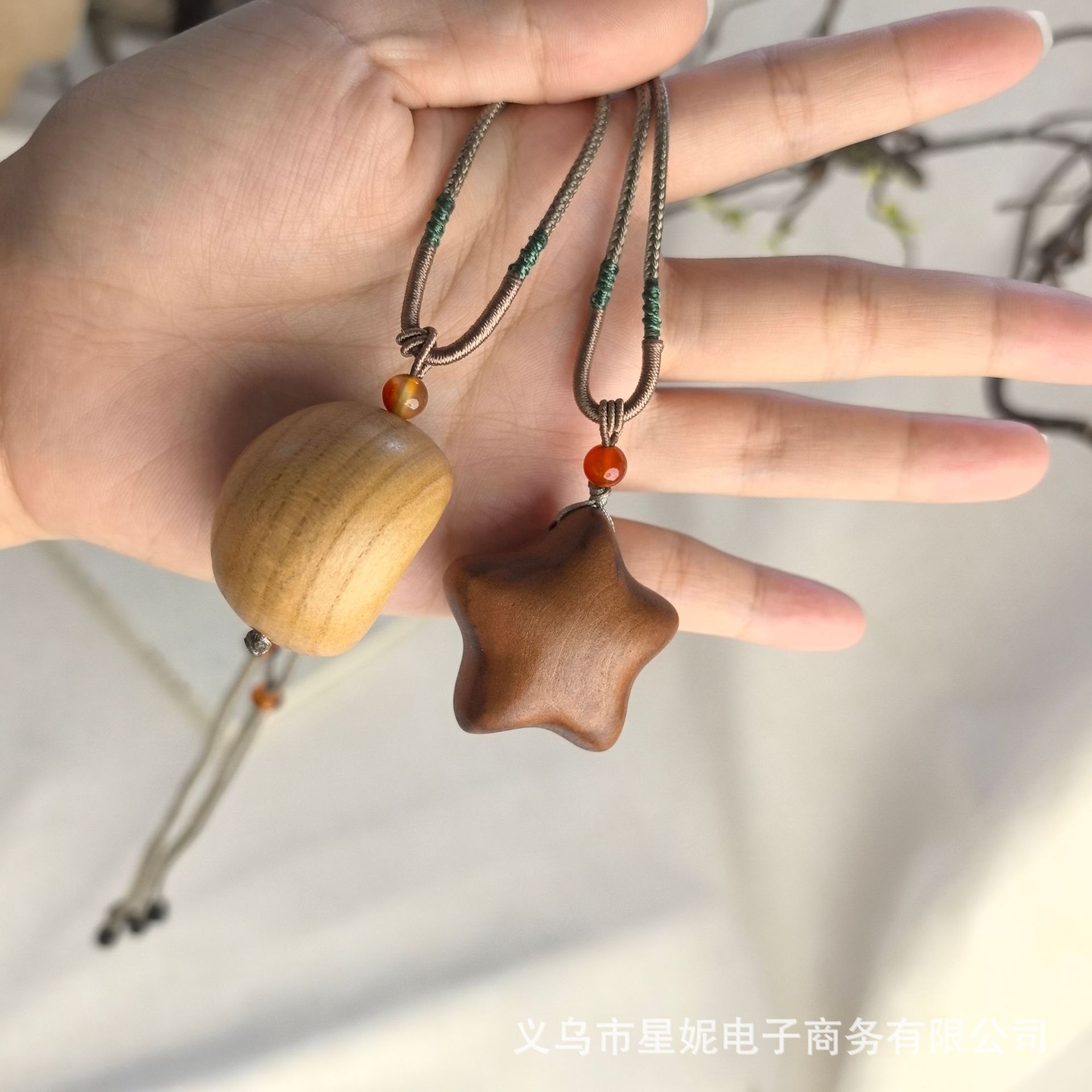 New Chinese-style natural cliff cypress moon pendant necklace for women, retro ethnic style, Zen design, star collarbone chain accessory pic 5