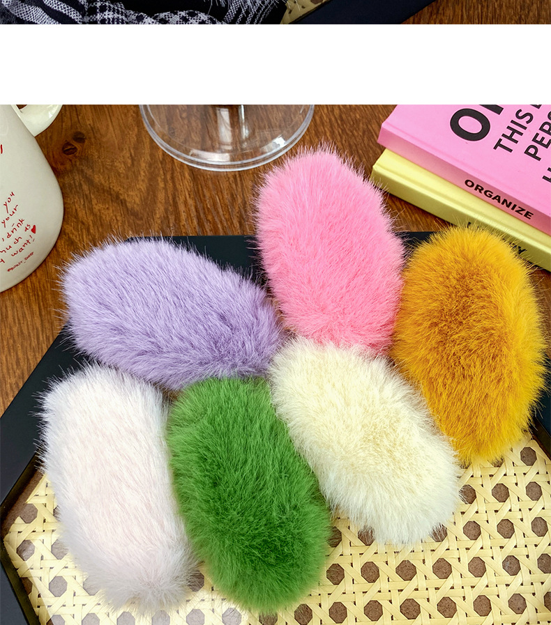 The new autumn and winter trendy plush Mang dog BB hair clip, with a sweet and elegant side bangs clip and a furry hair clip accessory for women pic 11