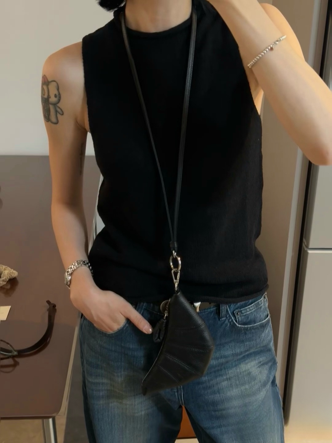 新款百搭多色亚麻棉感粗针织肌理颗粒半高领卷边毛织无袖背心5111详情19