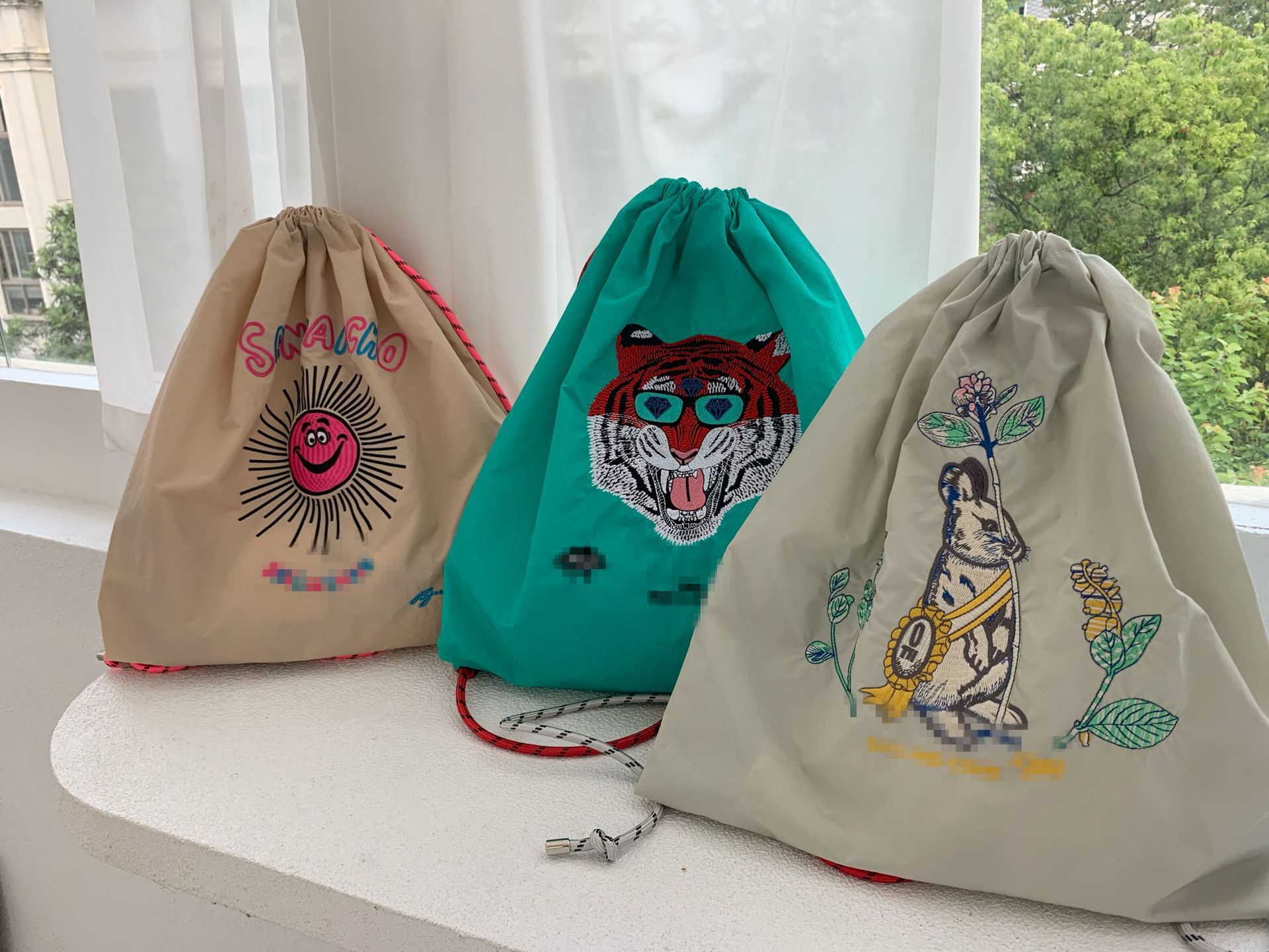 Estilo japonés moda mochila linda dibujos animados eco-friendly extractor cordón bordado de gran capacidad casual bolsa de estudiante tendencia de la calle pic 1