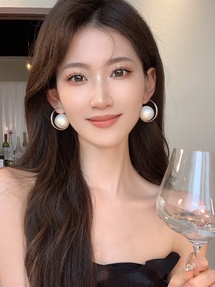 莱茵河畔~时尚气质大珍珠耳钉女新款潮耳环小众设计感高级感耳饰详情9