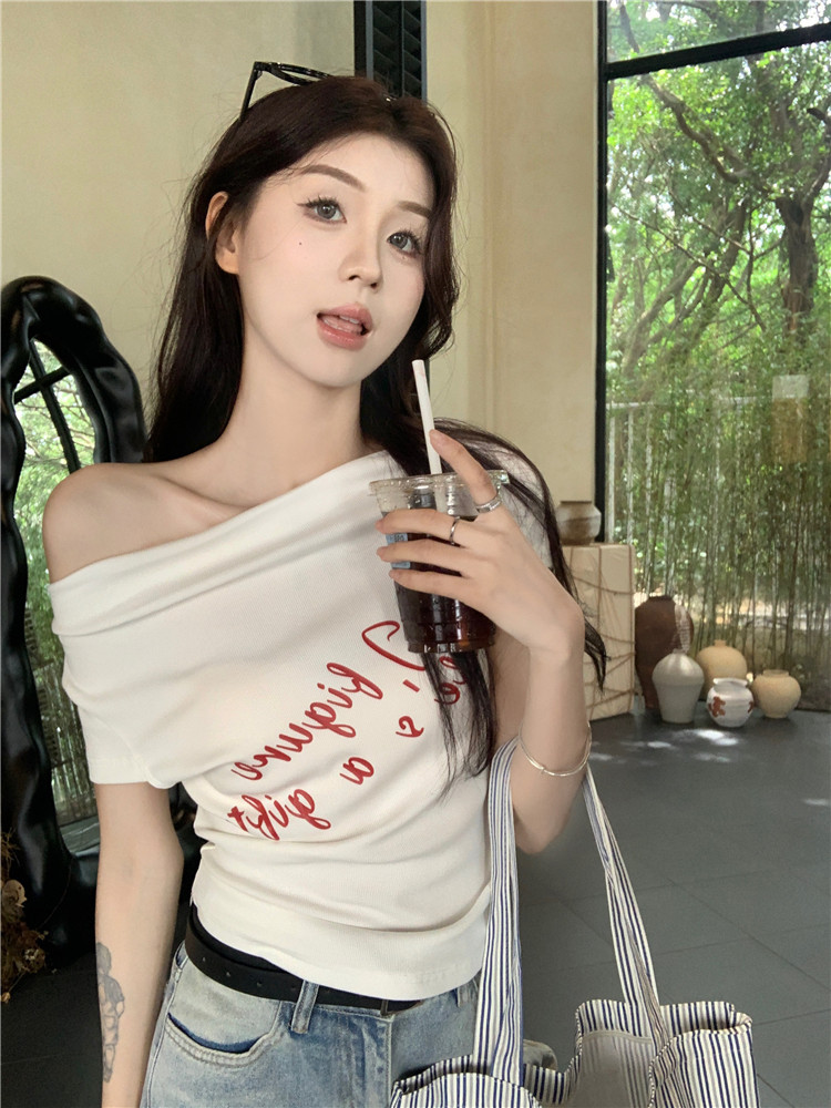 2025夏季新款一字领露肩短袖T恤女 显瘦字母印花设计 辣妹百搭短款上衣 女式T恤修身款详情8