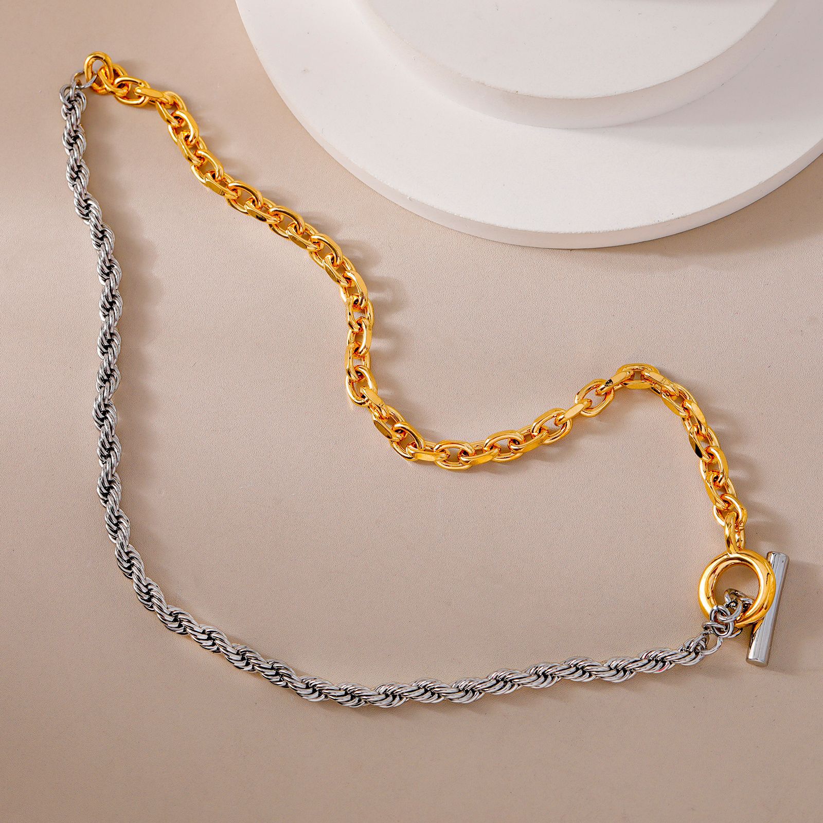 Hyacinth two-tone twisted chain copper 18k gold + white KOT necklace, basic, versatile, personalized collarbone chain, fashionable and elegant, internet-famous neckchain, fashionable accessory pic 2