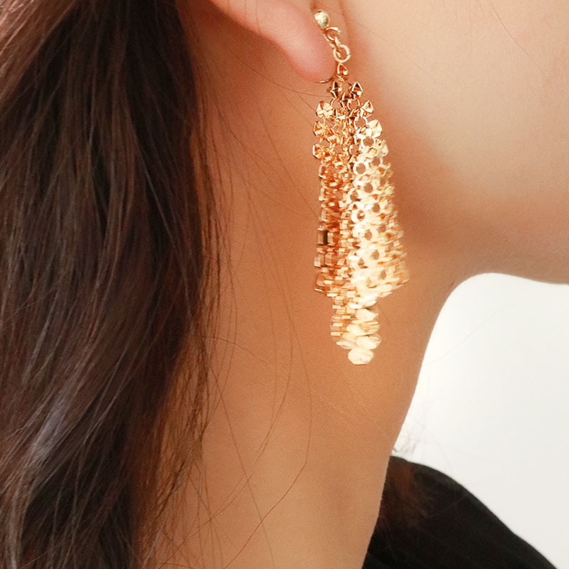 New high-end, light luxury geometric silver sequined stud earrings for women, unique personality, versatile and exquisite earrings wholesale pic 6