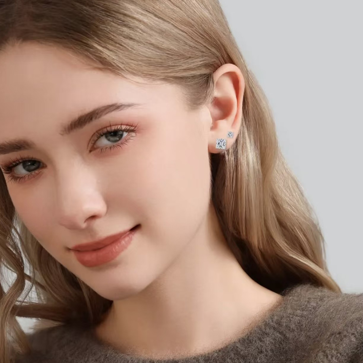 WlC Zircon small ice cube titanium steel embedded with ear-piercing flat screw ear studs for men and women, a niche, light luxury and high-end feel pic 3