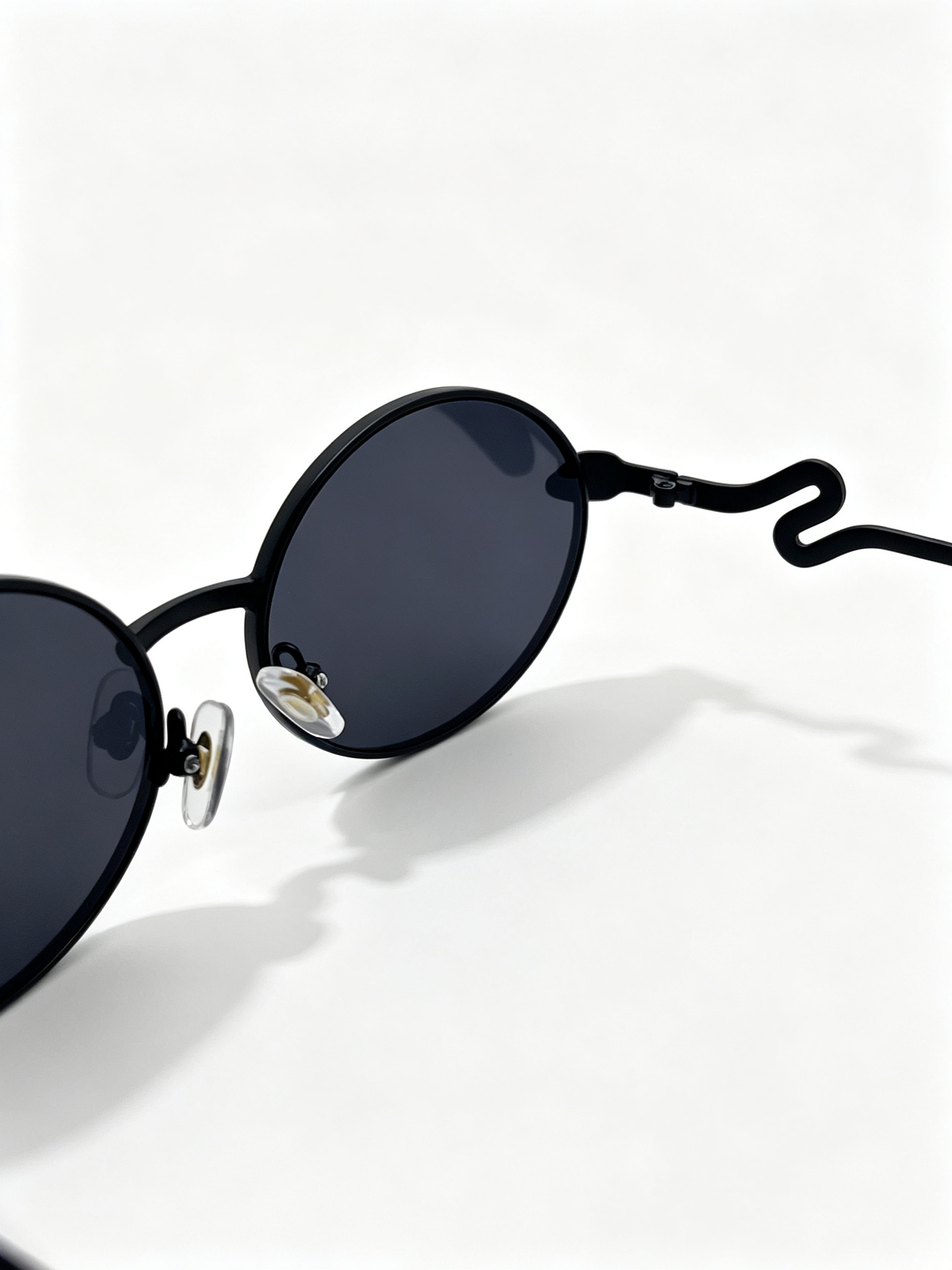 Niche snake print espejos piernas gafas de sol unisex vintage metal montura redonda gafas de sol estilo personal gafas influencers pic 1