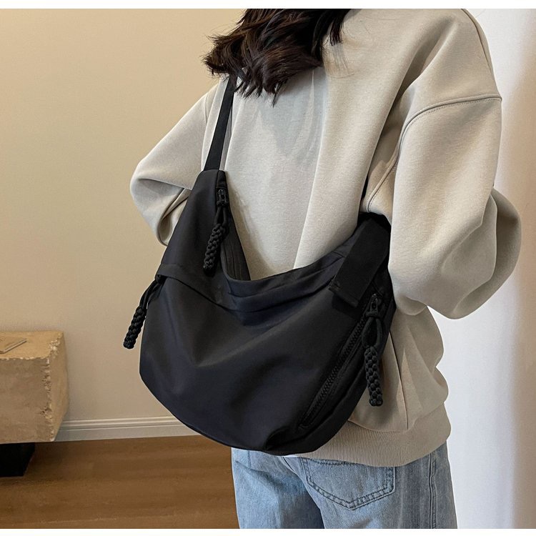 今年流行牛津布包包斜挎包女2024新款休闲单肩学生上课通勤饺子包详情3