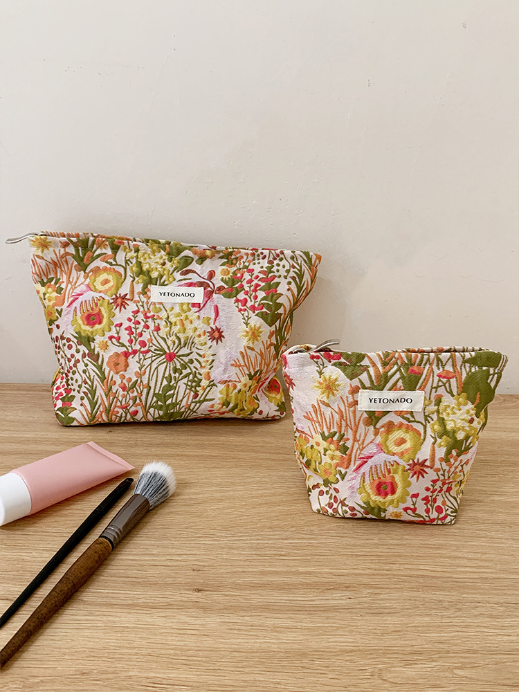 ins新款浮雕花化妆包大容量护肤收纳包女士手拿包拉链帆布收纳包详情5