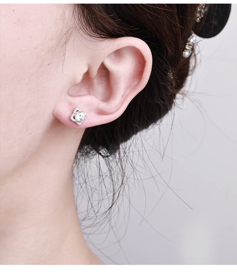 卓恒甄选S925纯银幸运草女耳钉简约AB款耳饰微镶莫桑钻耳环新年款小众设计详情4