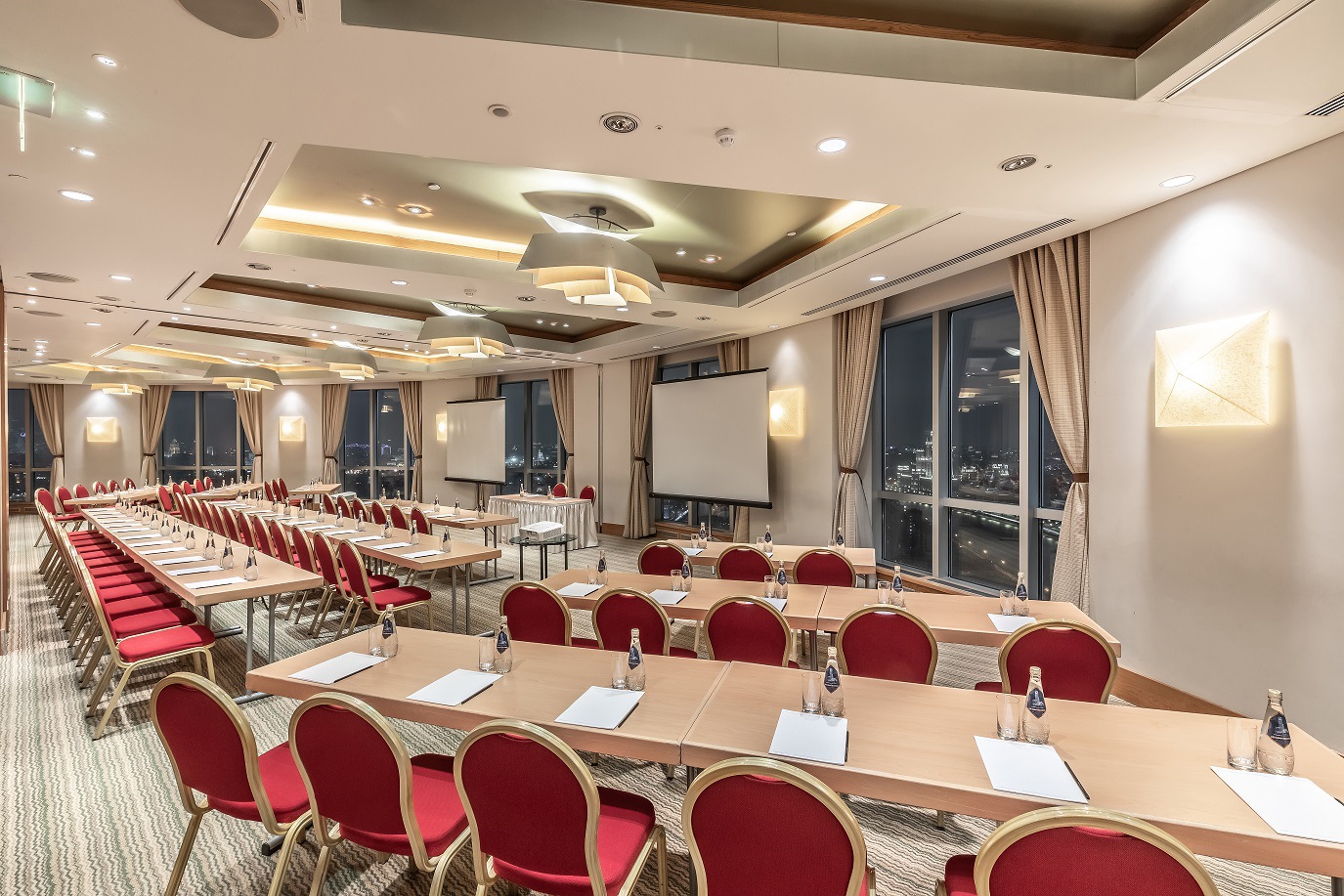 星辰工厂批发酒店餐厅铝合金宴会椅婚庆礼堂贵宾会议软包靠背椅子详情3