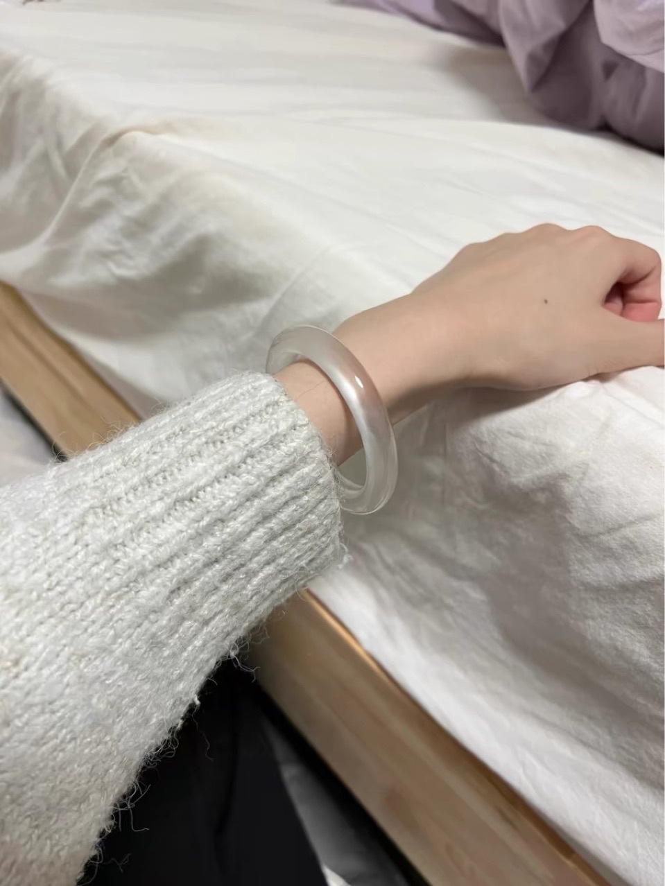 水沫玉宽条高冰高透白月光石英岩玉手镯冰透细腻手镯附带国检证书详情4