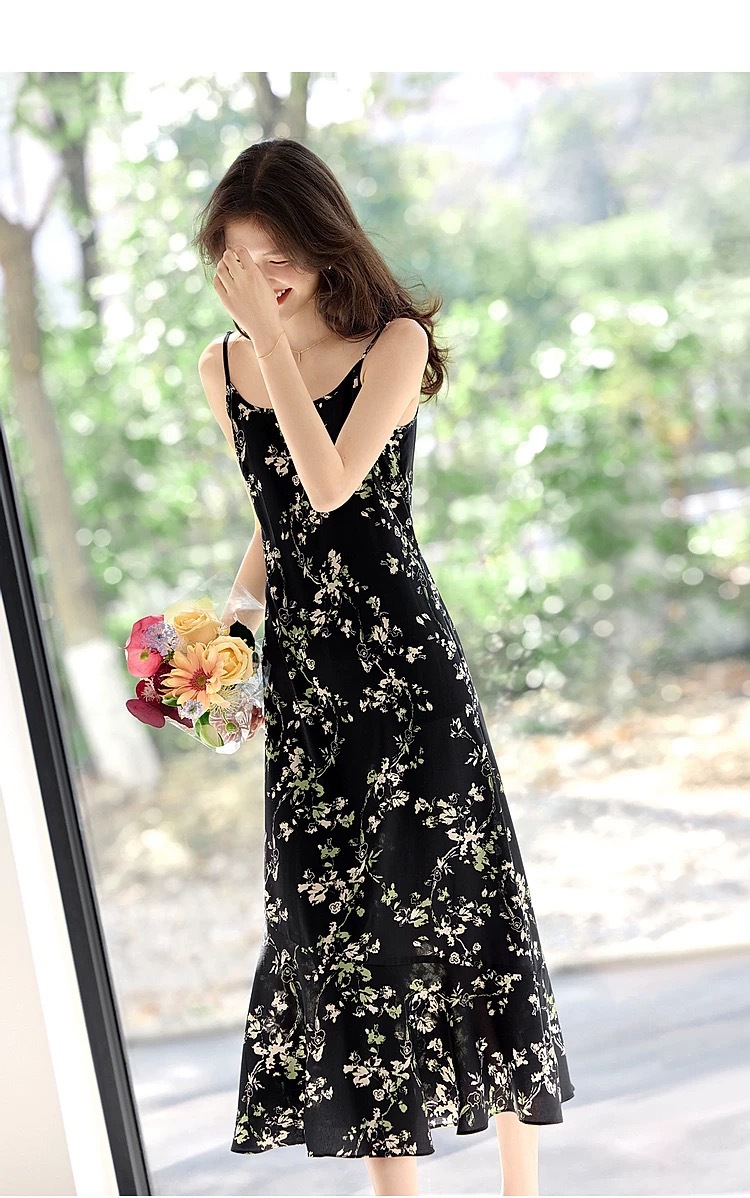 A beautiful and attractive fishtail dress for women in summer with floral patterns and a halter top pic 14