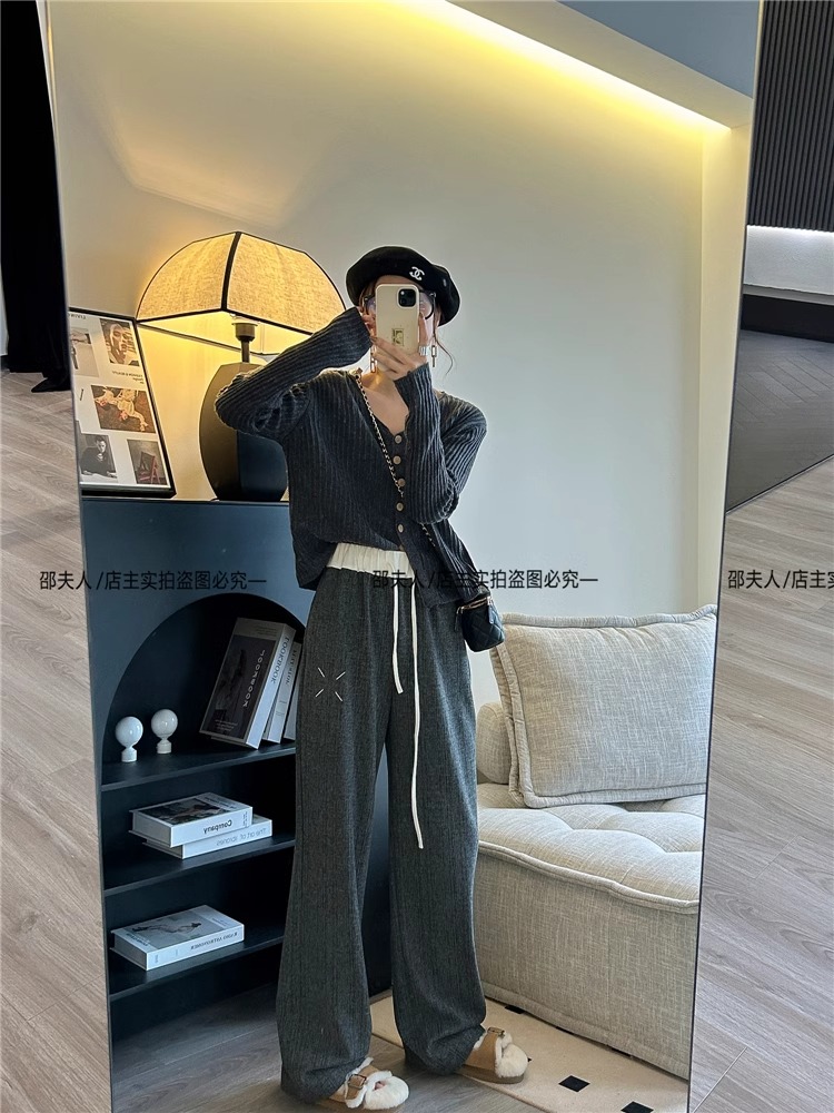 2024年新款女装秋季韩版薄款V领长袖针织开衫 宽松显瘦短款外穿上衣 女装加工精致时尚详情8