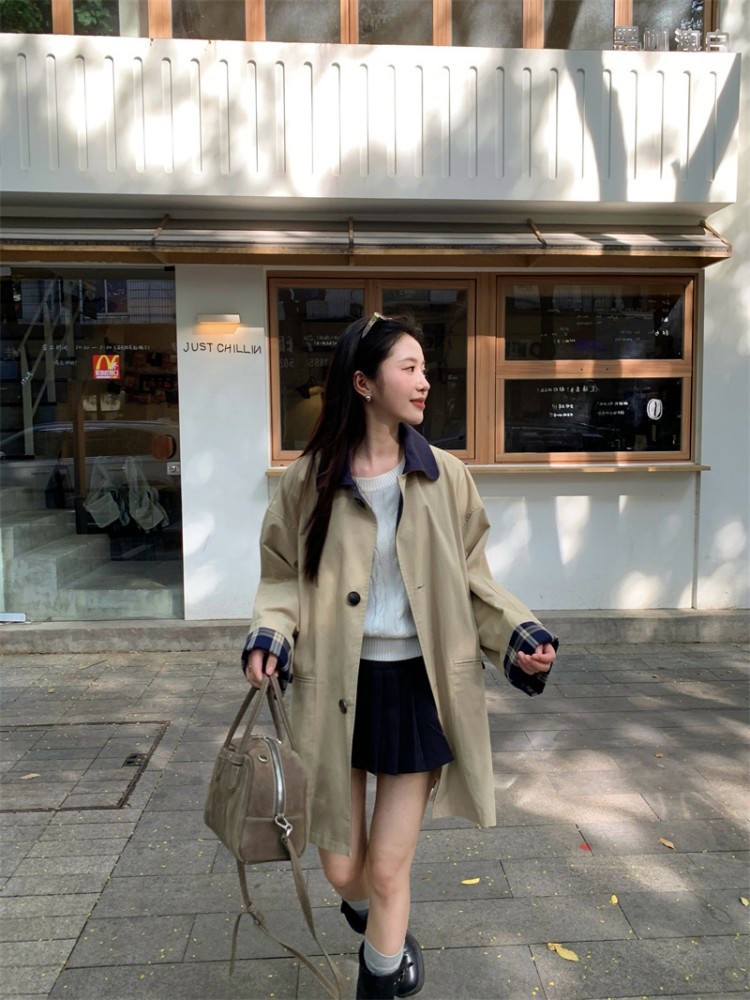 秋日巴塞尔 设计感翻领短款风衣女秋季宽松格纹拼接外套详情3