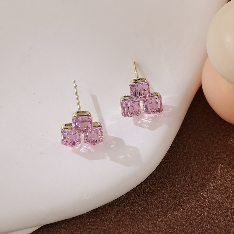 Sweet and cool style three-dimensional cube sugar irion-dollar ear studs, high-end design for women, niche fashion, gentle temperament, wholesale of earrings pic 10
