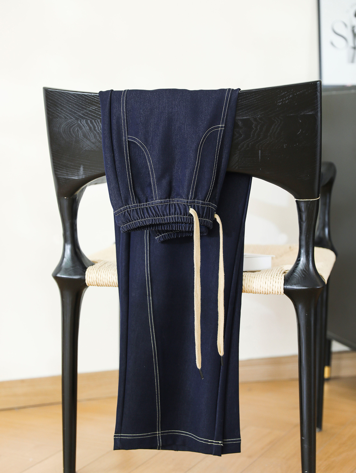 Slim and flattering ~ Casual retro wide-leg jeans for women in early spring, loose and slimming, straight-leg pants with a drawstring effect pic 12