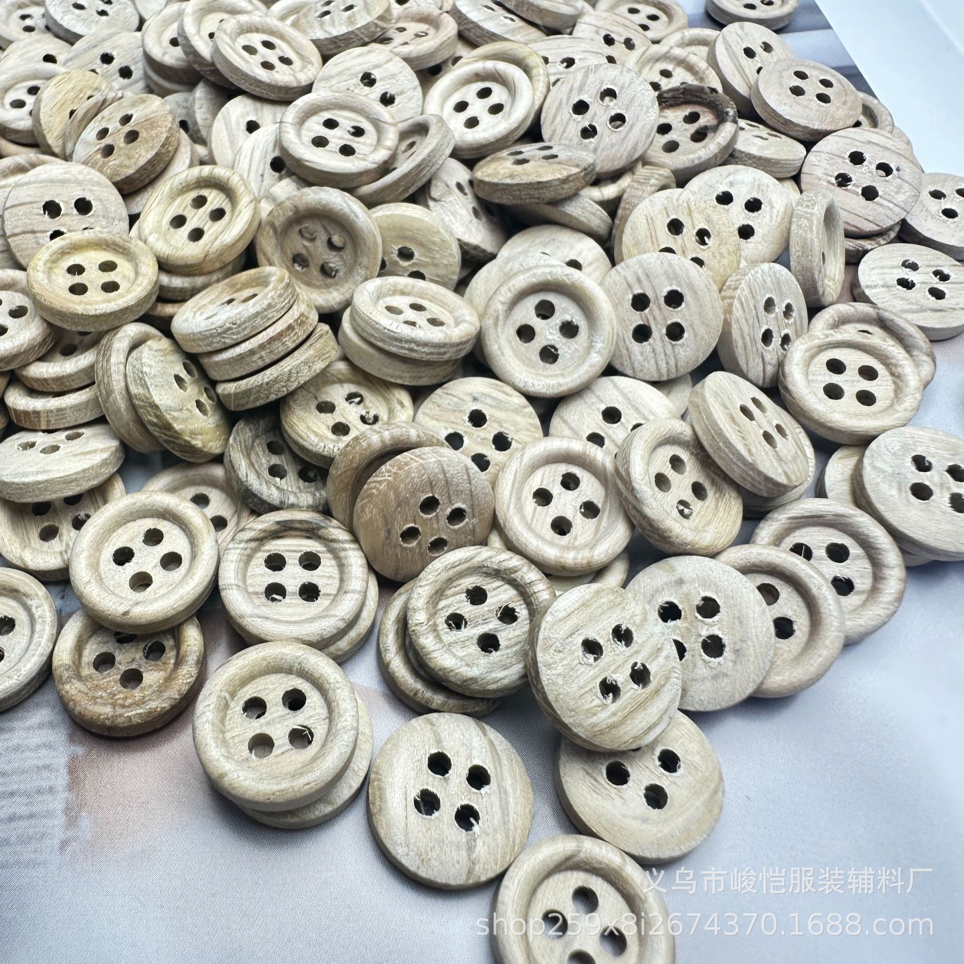 Wholesale of natural coconut laser buttons, plum blossom four-hole buttons, single shoes, boots, decorative knitted sweaters, cardigan buttons pic 12