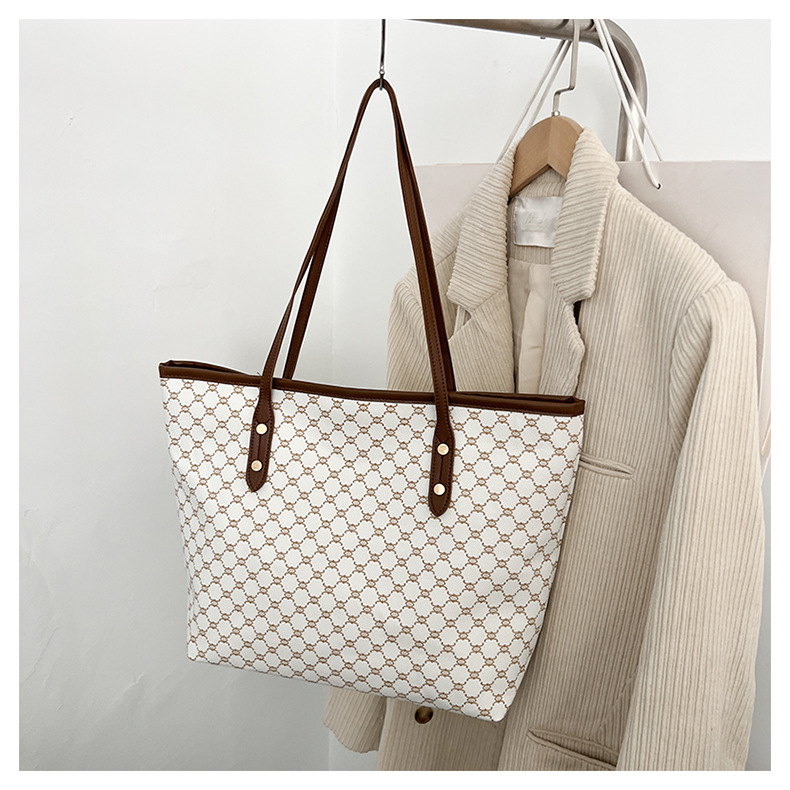 A simple and fashionable large-capacity bag for women in 2025, a trendy six-year tote bag for women, a large-capacity single-shoulder bag for commuting pic 32