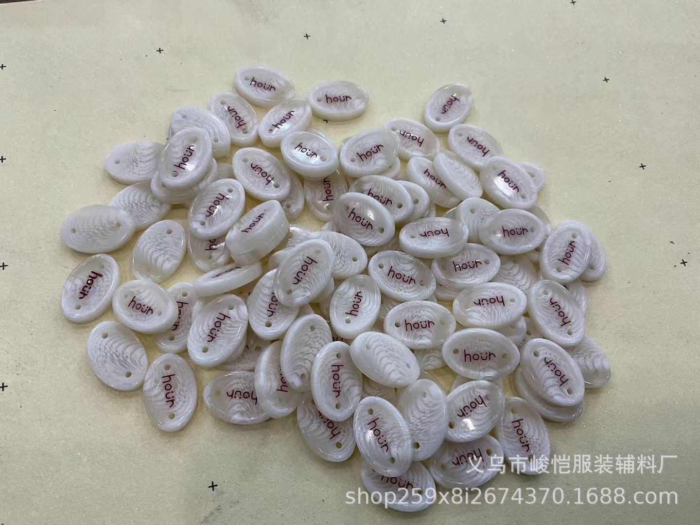 新品爆款仿贝树脂红色双孔服装辅料毛衣袜子针织衫上衣DIY装饰标详情10