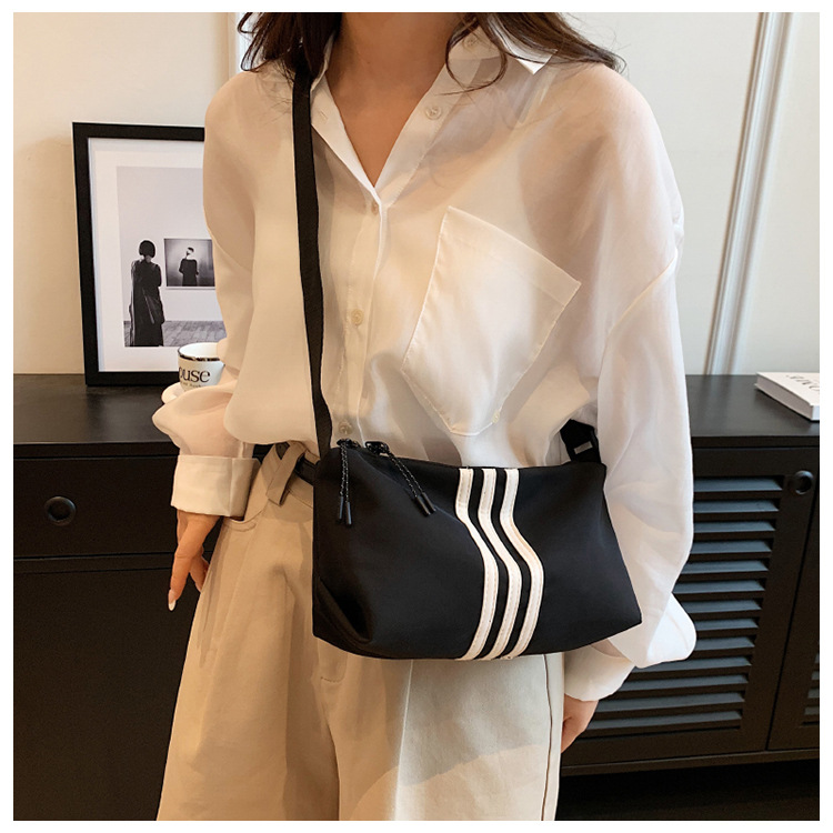 直播跨境货源外贸厂家新款休闲简约防水牛津尼龙布爆款斜挎包女包详情16