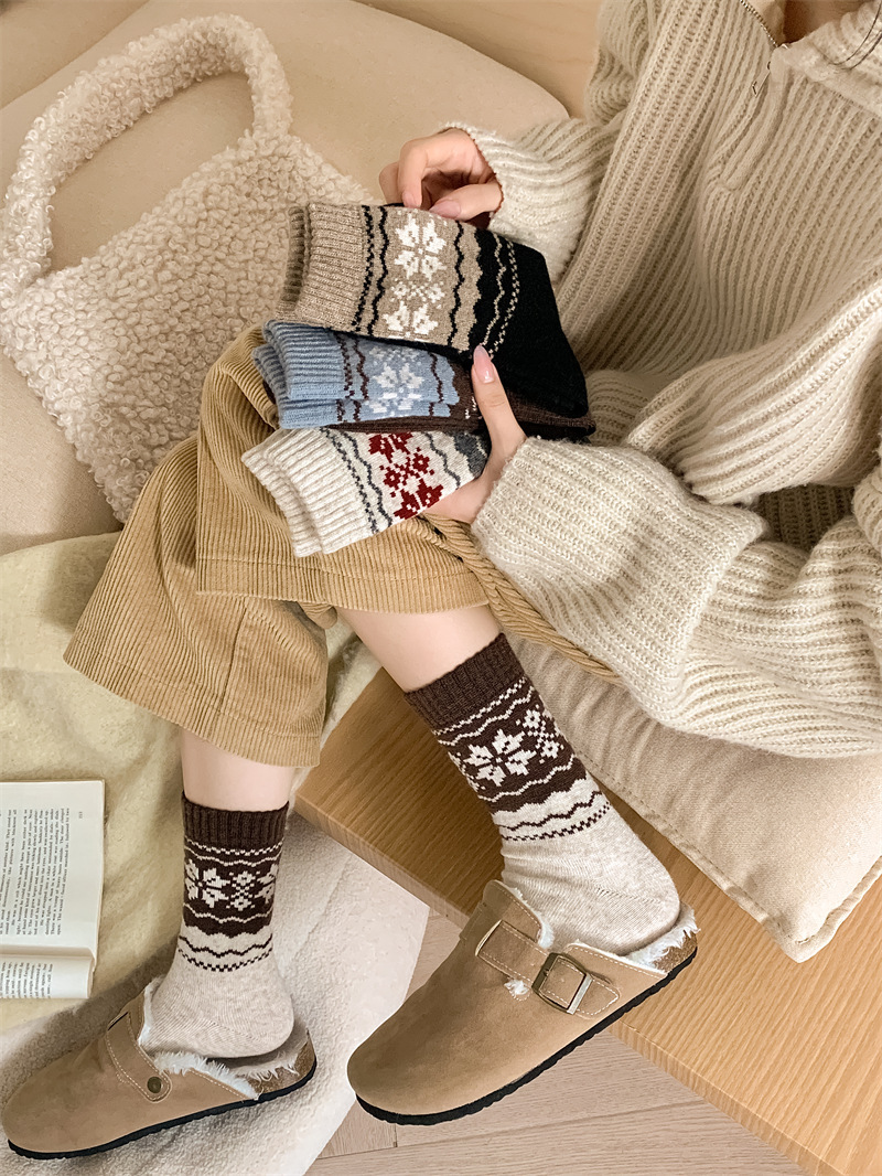 Thick and warm Fairisland retro wool striped socks for women, Japanese style autumn and winter color-blocked snow pattern pile socks pic 8