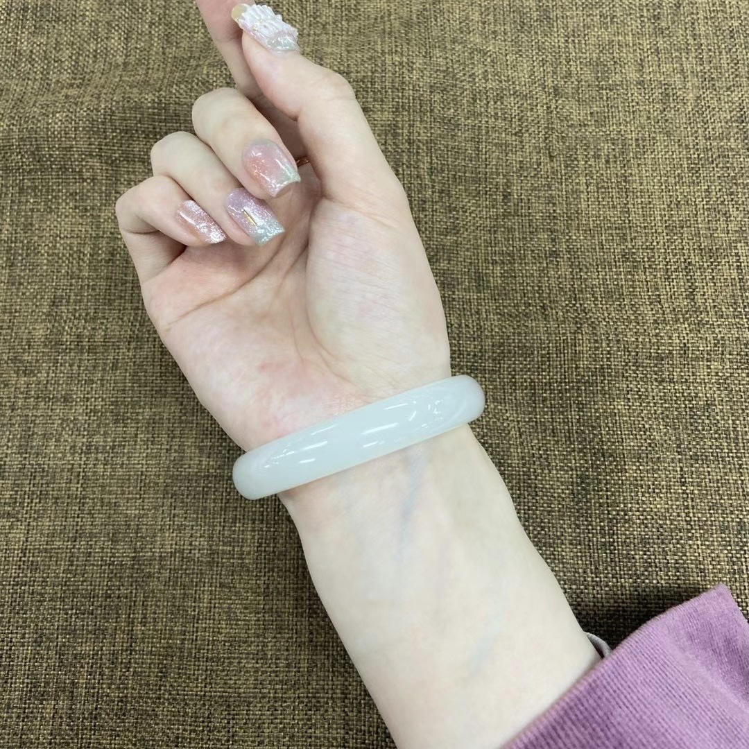 新疆和田玉白玉手镯女平安镯宽版扁条翡翠正品羊脂玉青玉贵妃镯子详情12