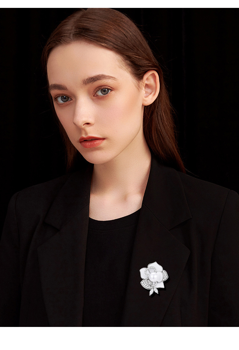 新款精致银色小香风名媛时尚山茶花磁吸扣小众高档花朵胸花配饰详情13