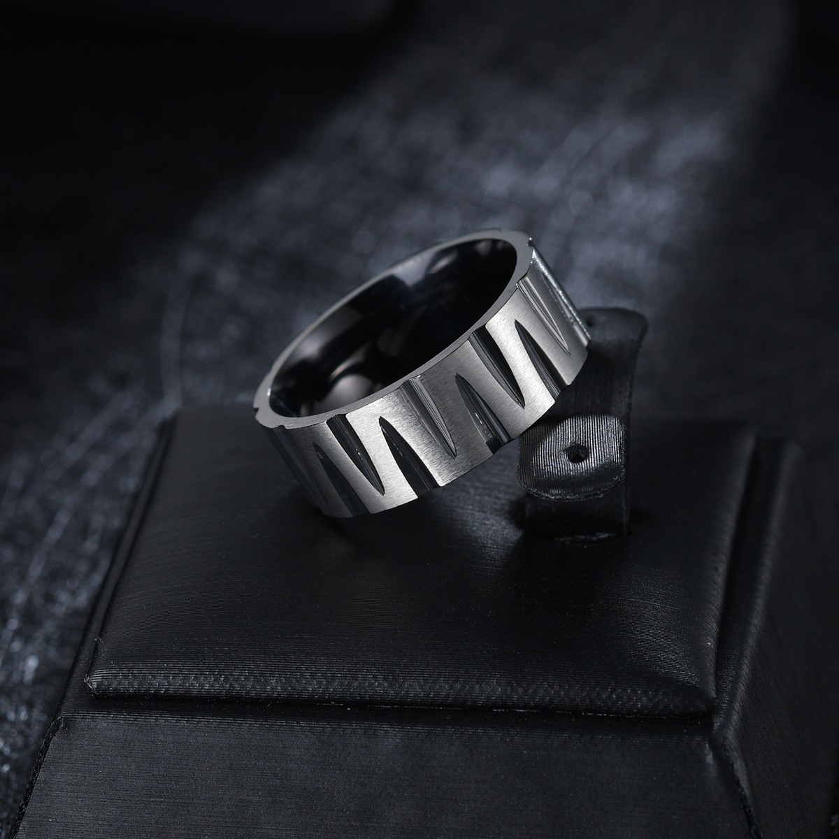Wholesale of new cross-border stainless steel W victory rings with vacuum electroplating and seven-color brushed jewelry in the furnace, popular in Europe and America pic 9