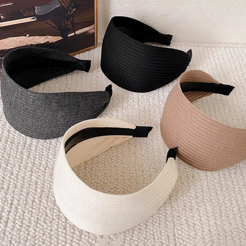 The same wide hair band as Yi Mengling, a grey high-end headband, a French retro hair band with a wide edge and a toothed hairpin for women pic 7