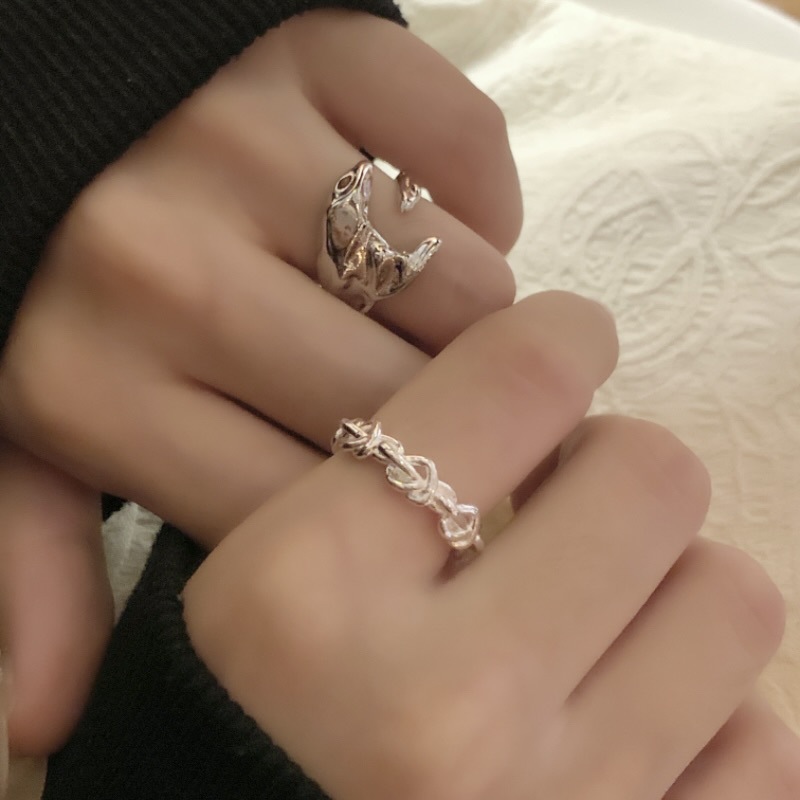 The ring does not fade. It has a unique and high-end feel, is versatile, and exudes a light luxury temperament. It is an inS-style retro ring with geometric openings from Japan and South Korea pic 4