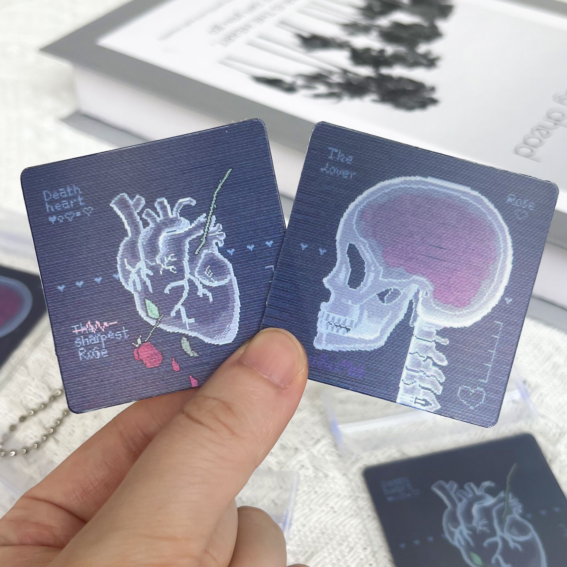 蔷薇骷髅光栅卡蔷薇像素风仿CT复古胶片多变光栅卡情侣礼物挂件详情7