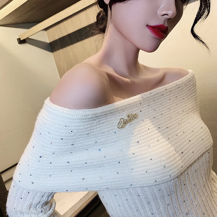 High-end letter Queen, high-end brooch, cute and trendy personality pin, high-end anti-exposure buckle, secure clothes and accessories pic 3