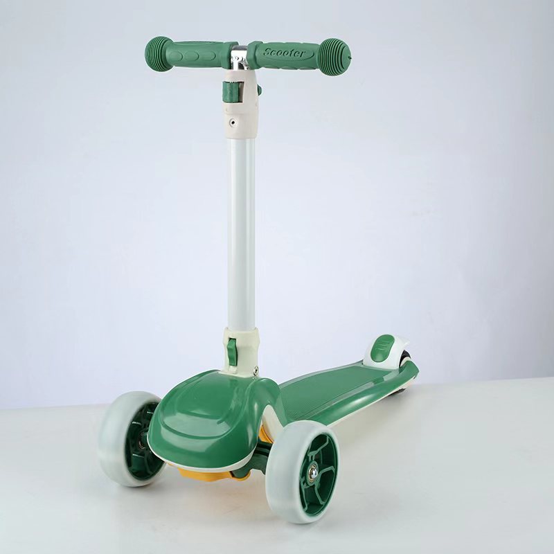 工厂批发跨境儿童1-3-6-8岁可折叠便携式宽轮带闪光滑板车SCOOTER详情7