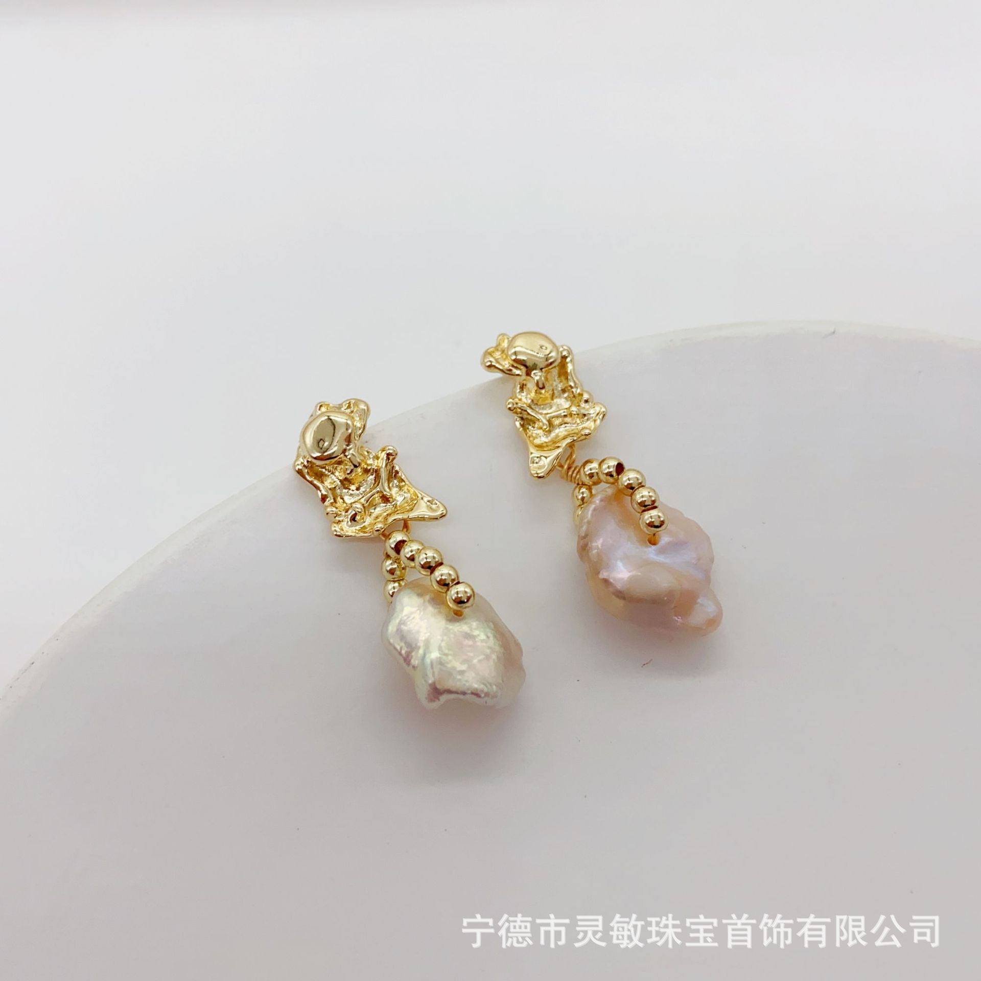 暮霞与巴洛克珍珠耳钉新款秋冬女高级感耳钉气质精致跨境详情8