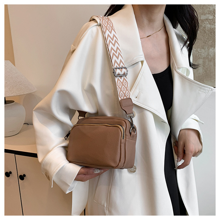 外贸潮流女包小众时尚质感宽肩带大容量女士单肩斜挎小方包跨境详情1