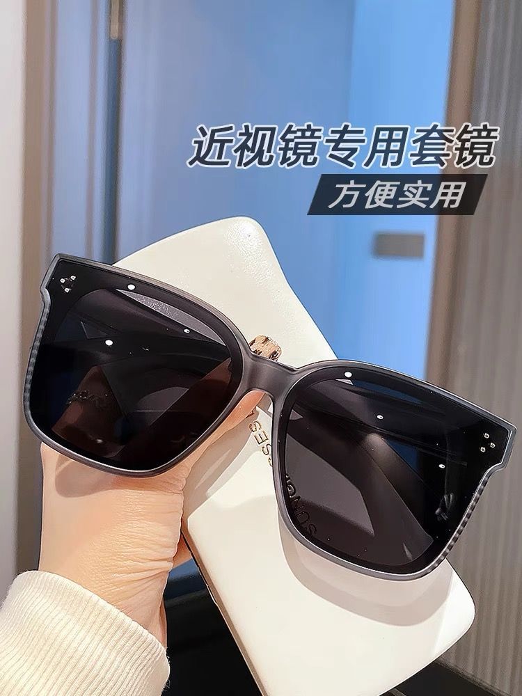 A set of polarized sunglasses for both men and women, a set of myopia glasses for two uses in one, a fashionable and trendy Korean-style sunglasses with summer lenses for sun protection pic 5