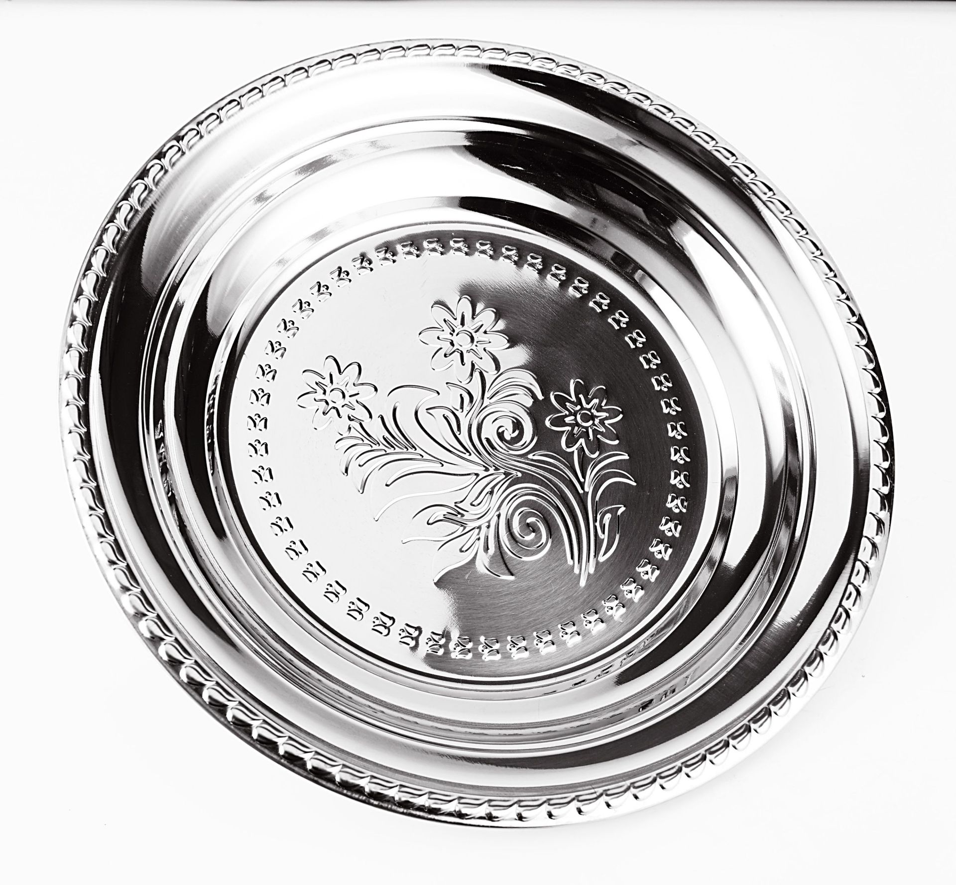 Stainless steel large round embossed household plates, kitchen fruit plates wholesale set plates, cross-border pic 4